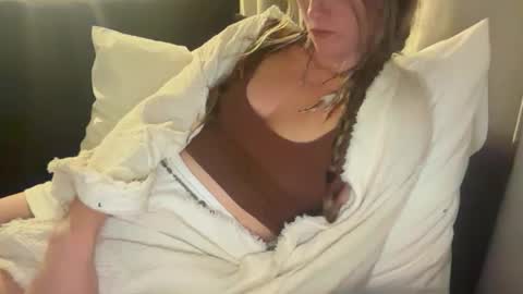 ivysagex online show from December 2025 03:18:02 PM