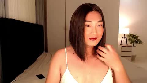 iya_hermosa online show from December 2025 10:33:01 AM