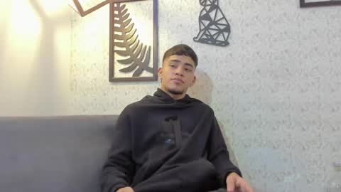 izaack online show from December 2024 03:30:01 AM