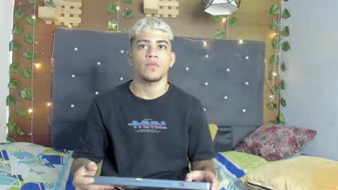 izaack online show from January 2025 03:53:01 AM