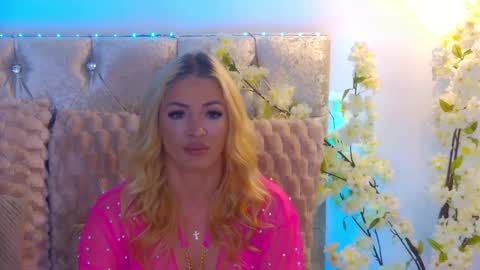 Snapshot of izabellle02 chatting on May 2026 03:12:02 AM Izabella online show from May 2026 03:12:02 AM