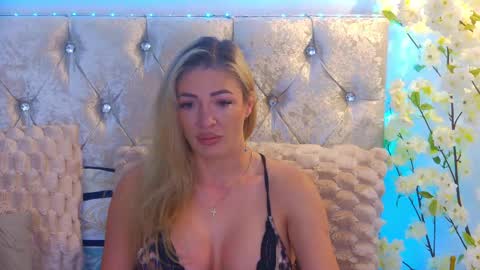 Snapshot of izabellle02 chatting on June 2026 03:20:02 AM Izabella online show from June 2026 03:20:02 AM