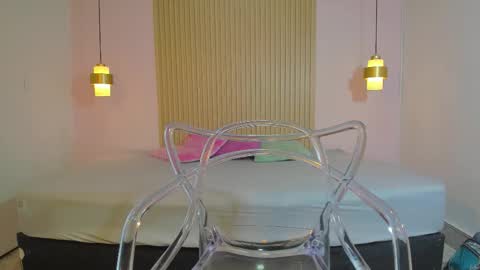 izelevans online show from February 2026 12:12:01 PM