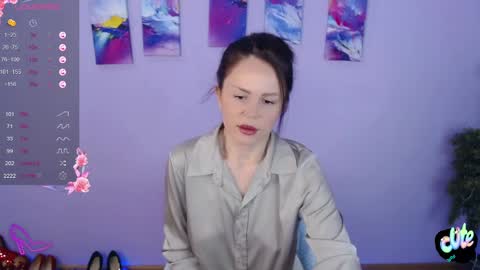 Queen of nylon  Victoria online show from December 2024 05:48:01 AM