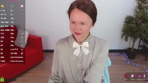 Queen of nylon  Victoria online show from June 2026 05:21:01 AM