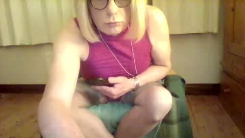 izzy_mchoney online show from May 2026 11:01:04 PM