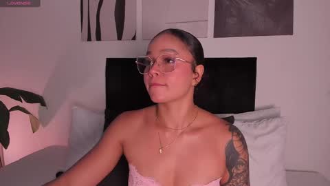 Snapshot of izzy_vega chatting on October 2025 01:11:01 AM Izzy vega online show from October 2025 01:11:01 AM