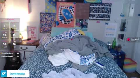 Snapshot of izzyishottttt chatting on December 2025 10:49:02 PM izzyishottttt online show from December 2025 10:49:02 PM