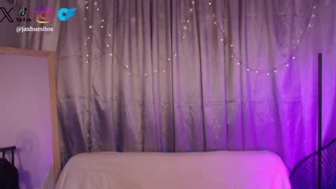 Snapshot of j_a_x_x_x_o_n chatting on April 2026 11:32:01 AM Hey im Jaxxxon check my info online show from April 2026 11:32:01 AM