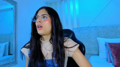 Snapshot of j_belle_ chatting on April 2026 01:31:02 PM j_belle_ online show from April 2026 01:31:02 PM