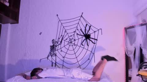 j_martony online show from October 2025 12:05:02 PM