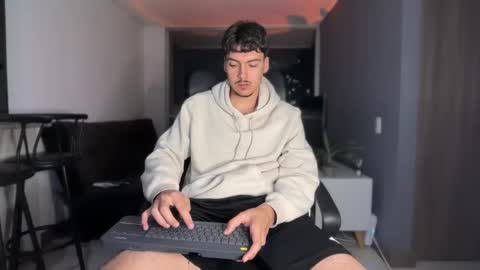 INDEPENDENT MODEL online show from November 2025 04:48:02 AM