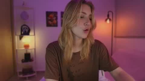 Linda Sofia help me get to 100 thumbs up online show from October 2025 05:08:01 AM