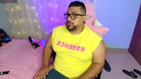 Snapshot of jacoob_woods chatting on February 2025 03:28:01 AM daddy sir master bear online show from February 2025 03:28:01 AM