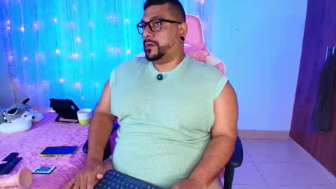 Snapshot of jacoob_woods chatting on March 2025 12:22:02 AM daddy sir master bear online show from March 2025 12:22:02 AM
