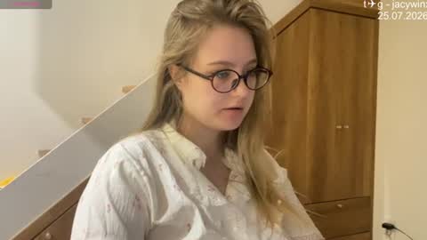 jacywinslat online show from July 2026 12:03:02 PM