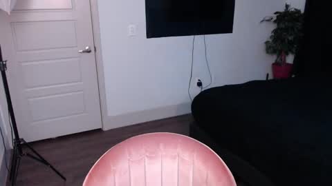 Jade online show from October 2025 08:48:01 AM