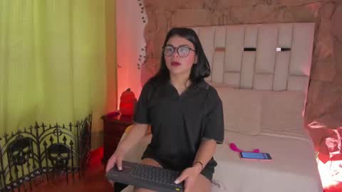 Snapshot of jade_nm chatting on October 2025 12:58:01 PM ade online show from October 2025 12:58:01 PM