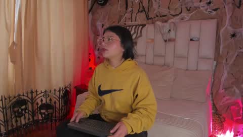 Snapshot of jade_nm chatting on October 2025 01:12:01 PM ade online show from October 2025 01:12:01 PM