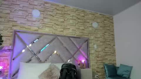 jade white  online show from September 2025 12:50:01 PM