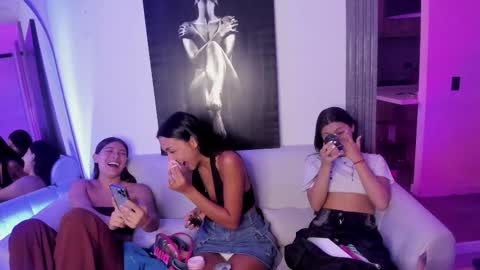 Snapshot of jade_ws chatting on September 2025 11:30:02 PM Jade online show from September 2025 11:30:02 PM