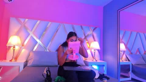 Snapshot of jadeekhan chatting on October 2025 08:40:01 PM Jade online show from October 2025 08:40:01 PM