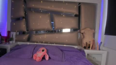 jadeestudios online show from April 2026 08:50:01 PM