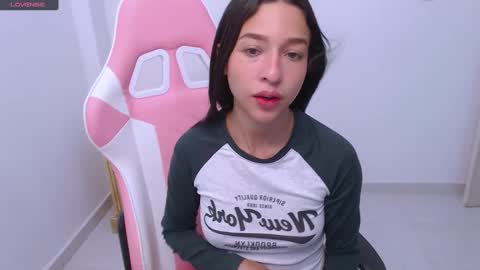 Snapshot of jadesunny chatting on December 2024 08:51:01 AM JADE 3 online show from December 2024 08:51:01 AM