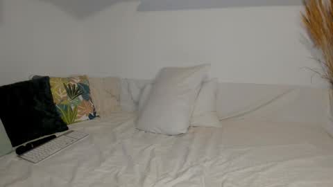 elena online show from February 2026 03:04:01 AM