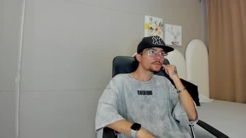 Snapshot of jake_miller__ chatting on June 2026 07:25:01 PM Jake online show from June 2026 07:25:01 PM