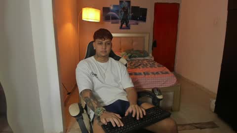 Snapshot of jake_pons chatting on December 2024 01:38:02 PM Jake Pons online show from December 2024 01:38:02 PM