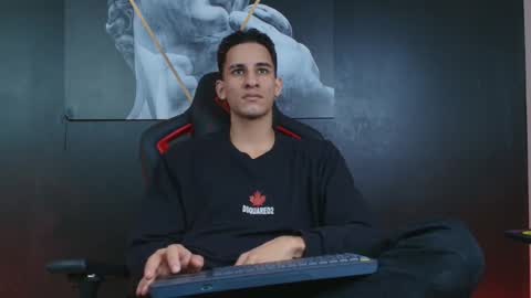 Snapshot of jakemoxley chatting on September 2025 04:01:02 AM JakeMoxley online show from September 2025 04:01:02 AM