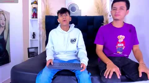 Snapshot of james_and_kenet chatting on February 2026 11:37:02 AM James y Kenet online show from February 2026 11:37:02 AM