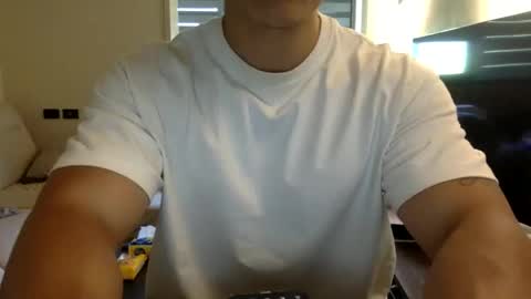 jamesmo820913 online show from November 2025 02:32:01 AM