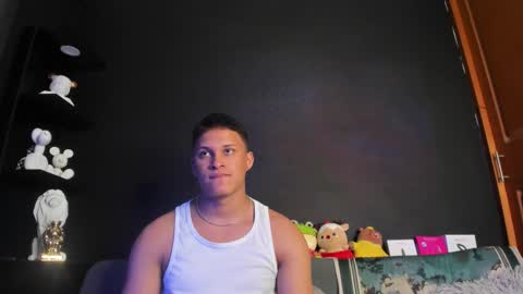 Snapshot of jamesowenn chatting on February 2026 06:04:01 PM James Owenn online show from February 2026 06:04:01 PM