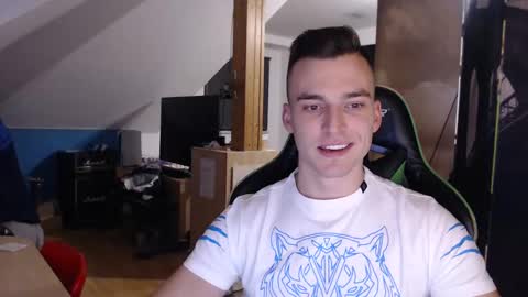 Snapshot of jamesss11158699 chatting on January 2025 06:44:01 PM jamesss11158699 online show from January 2025 06:44:01 PM
