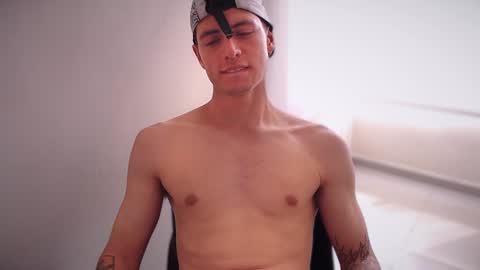 jamesss____ online show from January 2025 06:48:01 PM