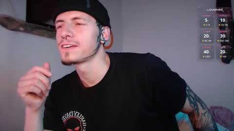 jamesss____ online show from October 2025 05:42:01 PM