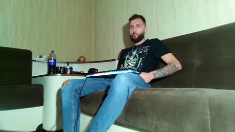 Snapshot of jamienoxus chatting on February 2025 06:08:02 PM Robbie online show from February 2025 06:08:02 PM