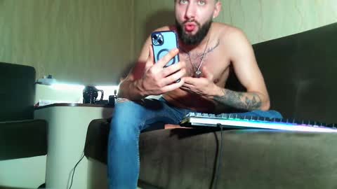 Snapshot of jamienoxus chatting on February 2025 06:28:01 AM Robbie online show from February 2025 06:28:01 AM