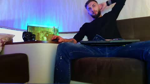 Snapshot of jamienoxus chatting on March 2025 12:04:02 AM Robbie online show from March 2025 12:04:02 AM