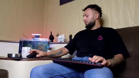 Snapshot of jamienoxus chatting on September 2025 07:54:01 AM Robbie online show from September 2025 07:54:01 AM