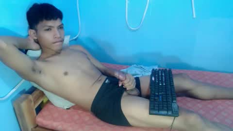 janlloyd04 online show from May 2026 07:35:01 AM