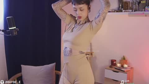 Snapshot of janne_maybe chatting on December 2024 02:31:02 PM jmaybe e online show from December 2024 02:31:02 PM