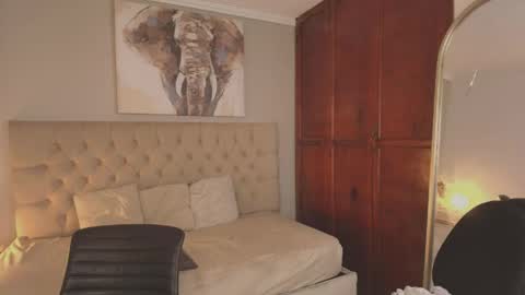 janomar01 online show from May 2026 07:00:02 PM