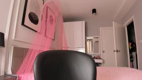 Amelle online show from February 2026 11:04:02 PM