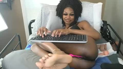 Snapshot of jasminelinley chatting on September 2025 02:18:02 PM Jasmine Linley online show from September 2025 02:18:02 PM