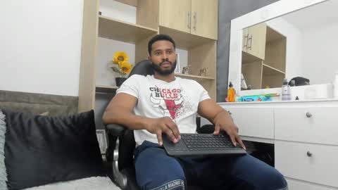 Jason online show from October 2025 05:35:02 PM