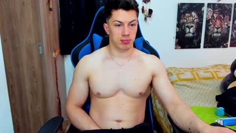 Snapshot of javiersexymann chatting on December 2024 07:11:01 PM Javier online show from December 2024 07:11:01 PM