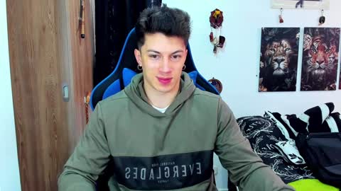 Snapshot of javiersexymann chatting on December 2024 05:19:01 PM Javier online show from December 2024 05:19:01 PM